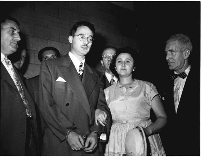 Julius y Ethel Rosenberg durante su juicio en 1951. / AP